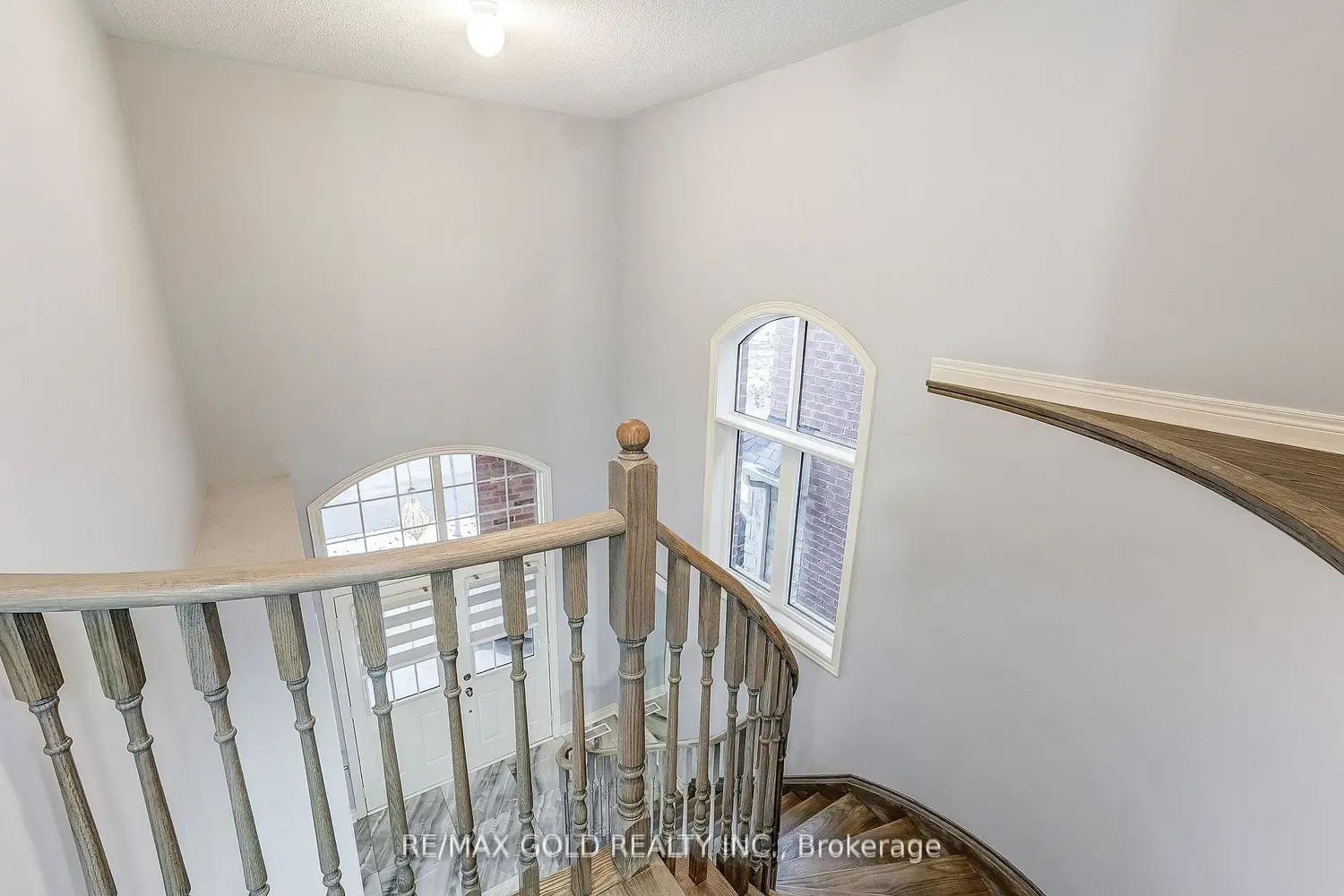 Additional image 10 of 552 Bessborough Drive