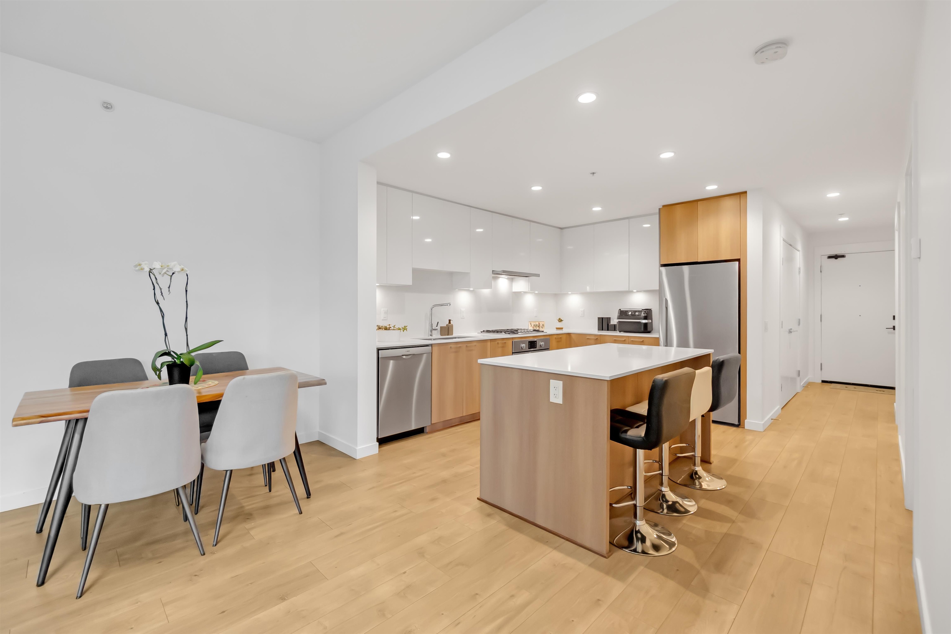 Additional image 5 of 303-715 15 Street W, North Vancouver, BC, V7M 1T2