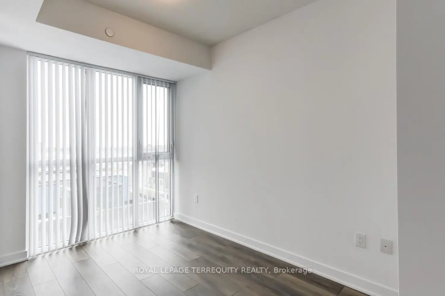 Additional image 15 of 38 Honeycrisp Crescent 607