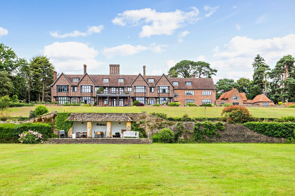 2 bed flat for saleYattendon Court, Yattendon, Thatcham, Berkshire RG18