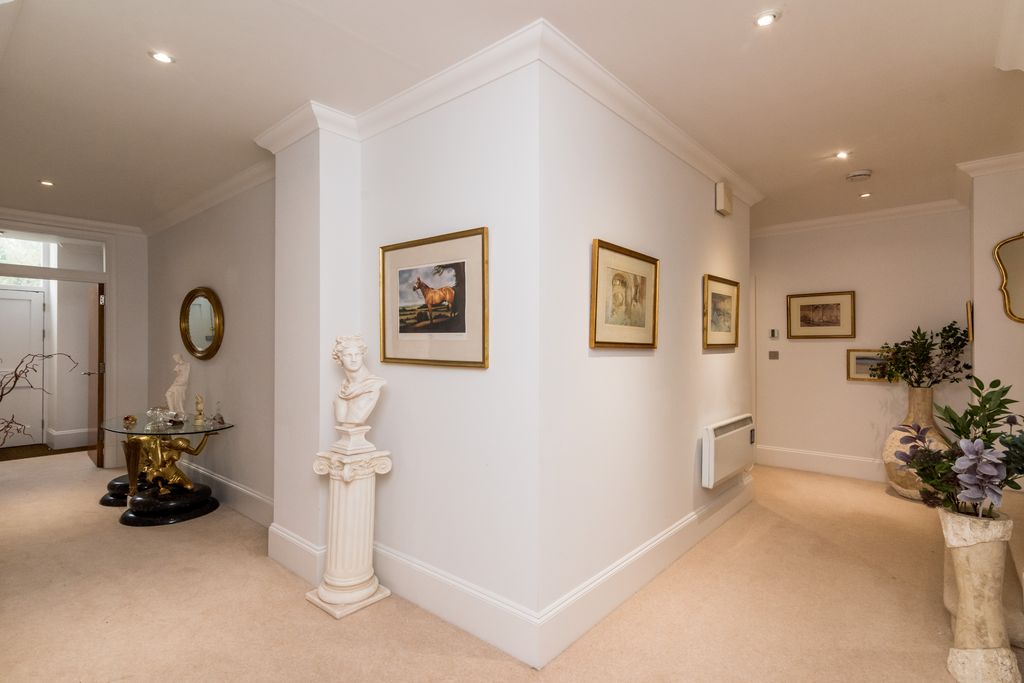 Additional image 22 of 3 bed flat for saleApartment 8, Royal Court Apartments, 60 - 66 Lichfield Road, Sutton Coldfield B74