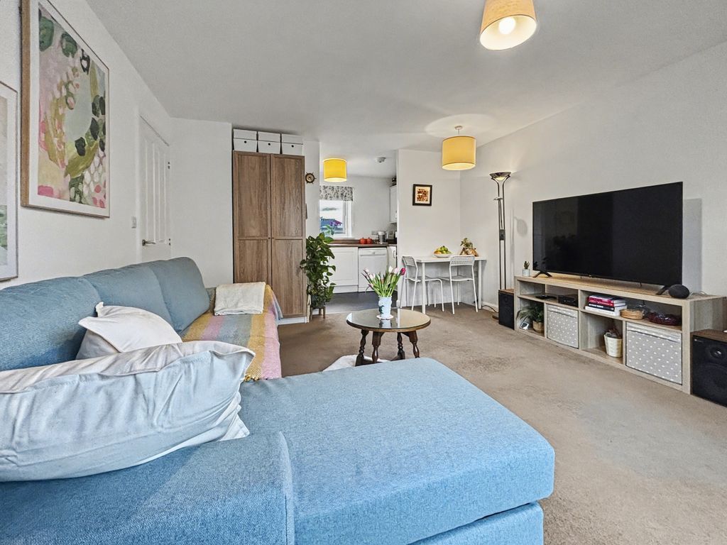 2 bed flat for saleEighteen Acre Drive, Patchway, Bristol, Gloucestershire, 5As, Gb BS34 photo 4