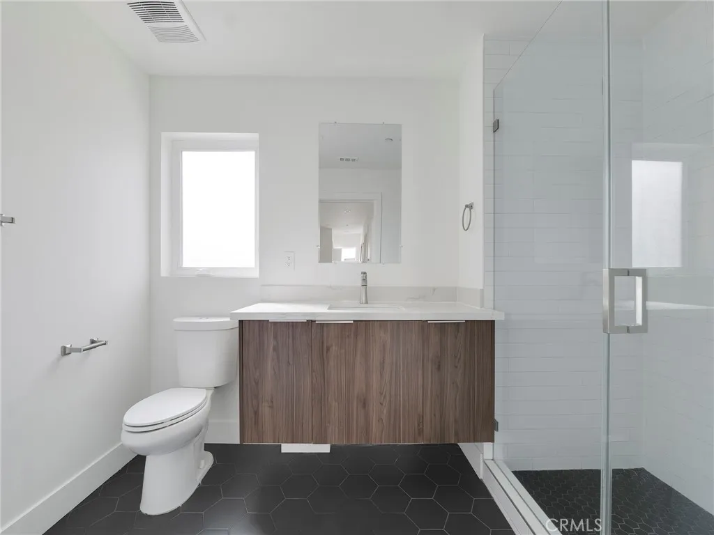 Additional image 16 of 150 S Madison Ave, Los Angeles, CA 90004