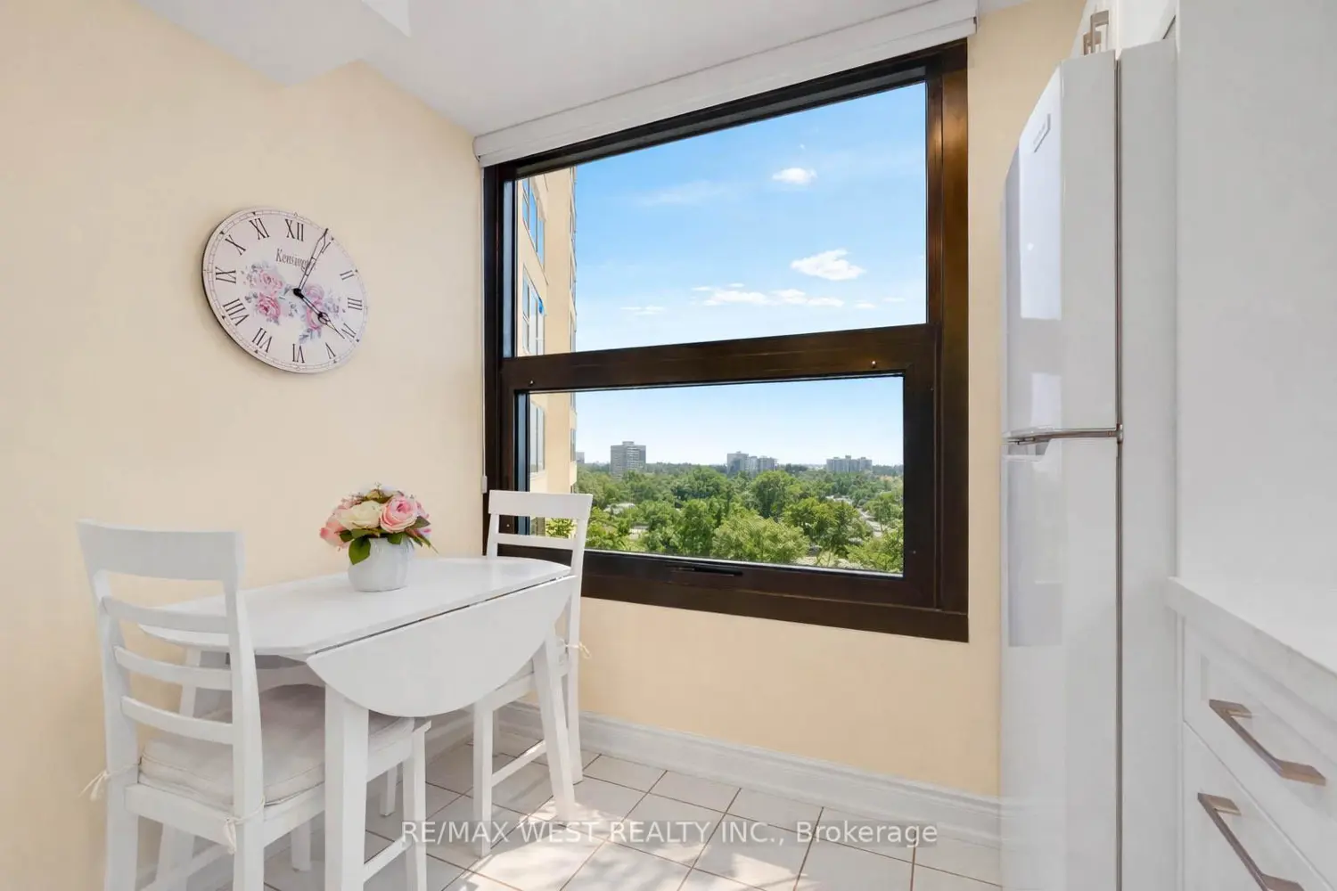 Additional image 8 of 1300 Bloor Street #1012