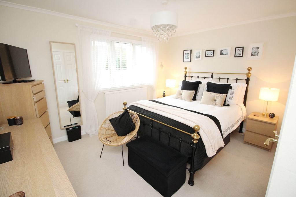 Additional image 9 of 2 bed flat for saleMain Street, Renton G82