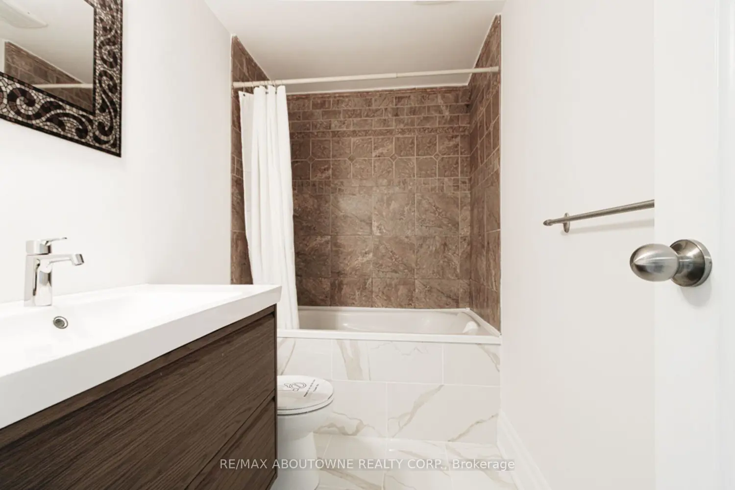 Additional image 9 of 1532 Lancaster Drive 41