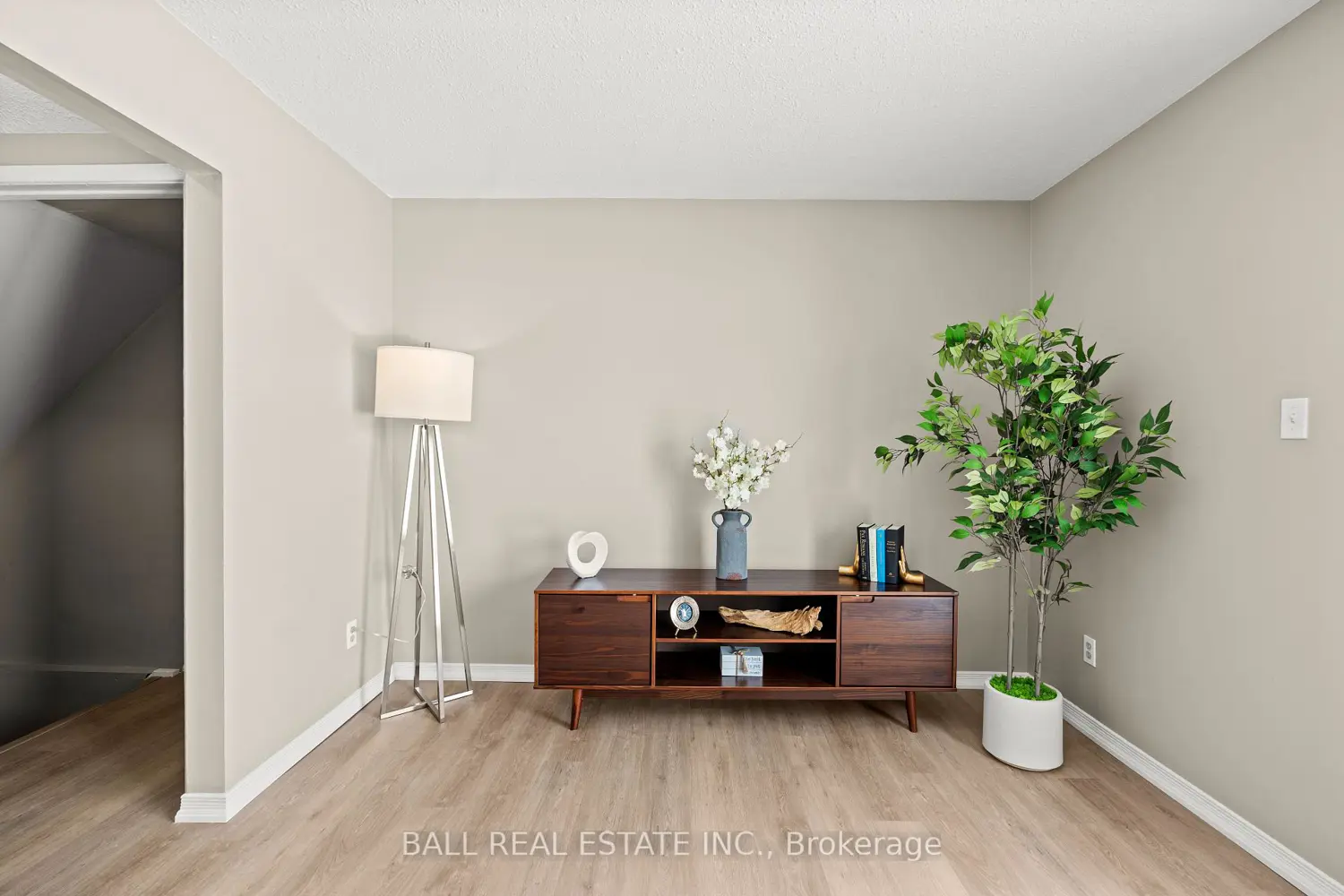 Additional image 10 of 996 Sydenham Road 9