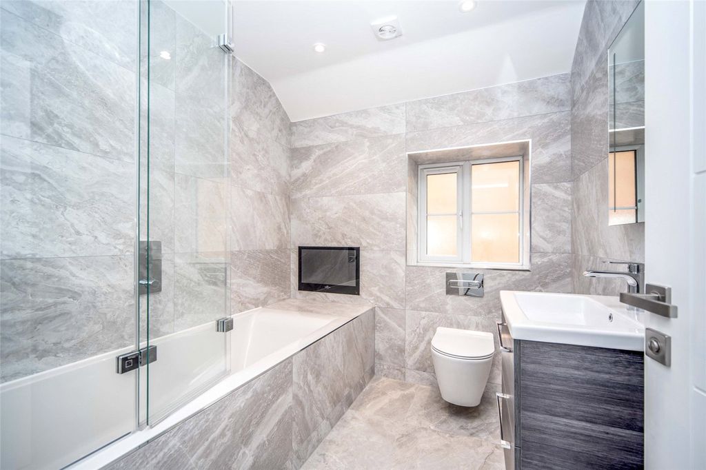 Additional image 4 of 3 bed flat for saleChurch Street, Clifton, Shefford, Bedfordshire SG17