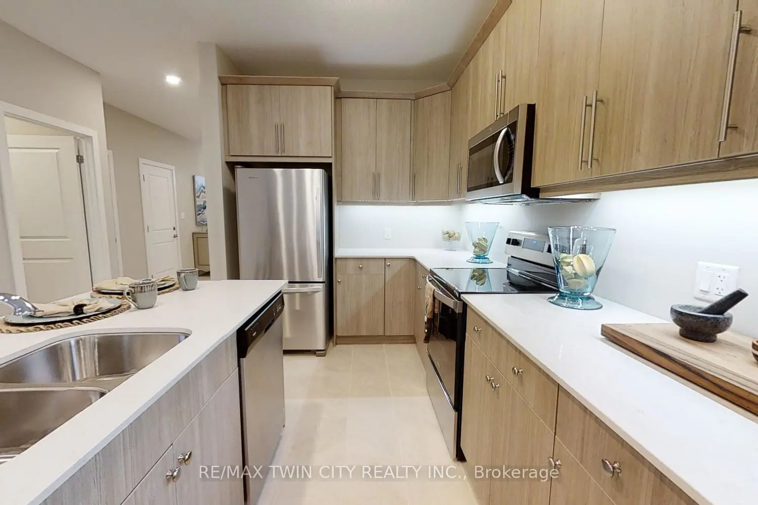 668 Chelton Road photo 5