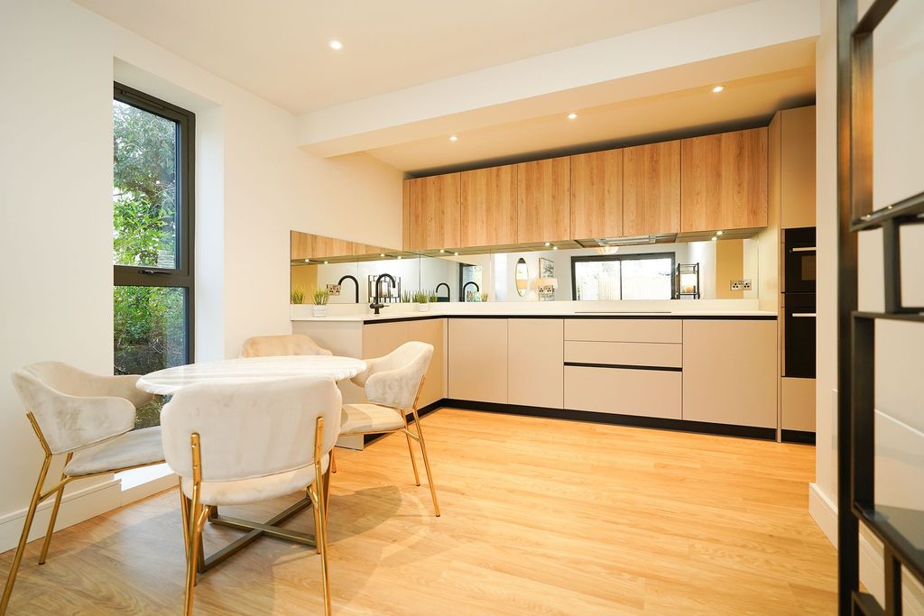 Additional image 5 of 2 bed flat for saleApt 2 Lydgate Green Apartments, Crosspool, Sheffield S10