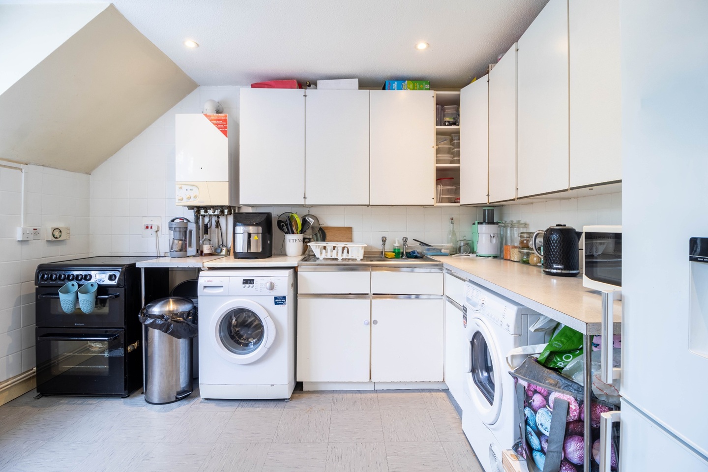 Additional image 2 of Room in a Shared Flat, Fawcett Close, SW11, SW11 2LU