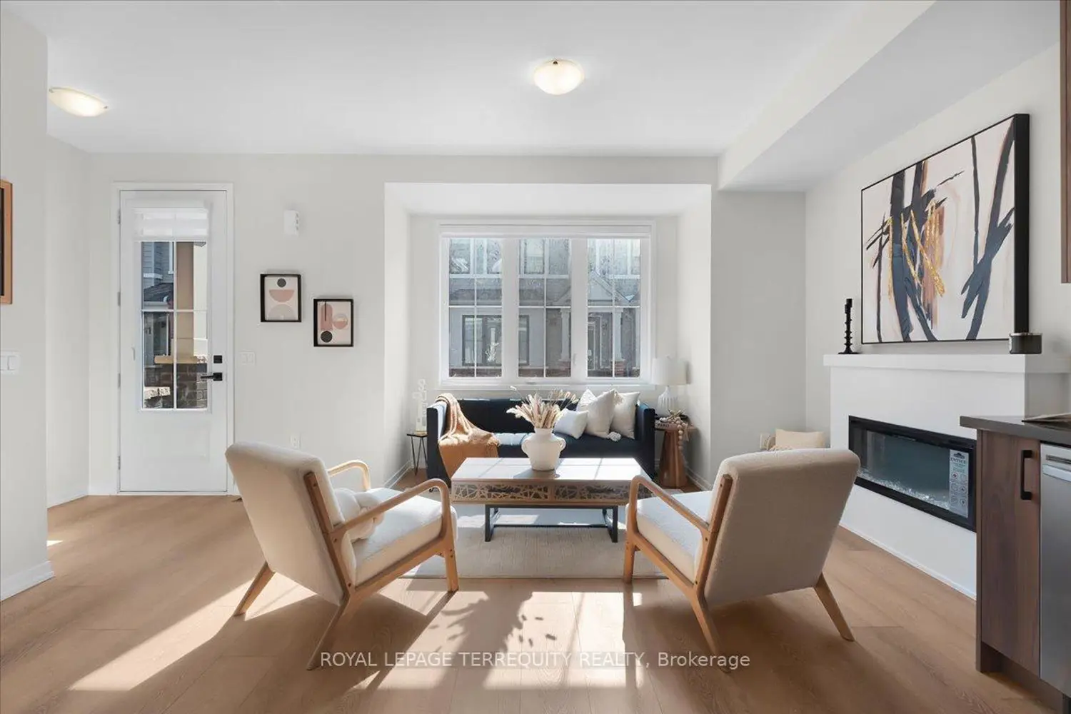 Additional image 3 of 38 Kingbird Common