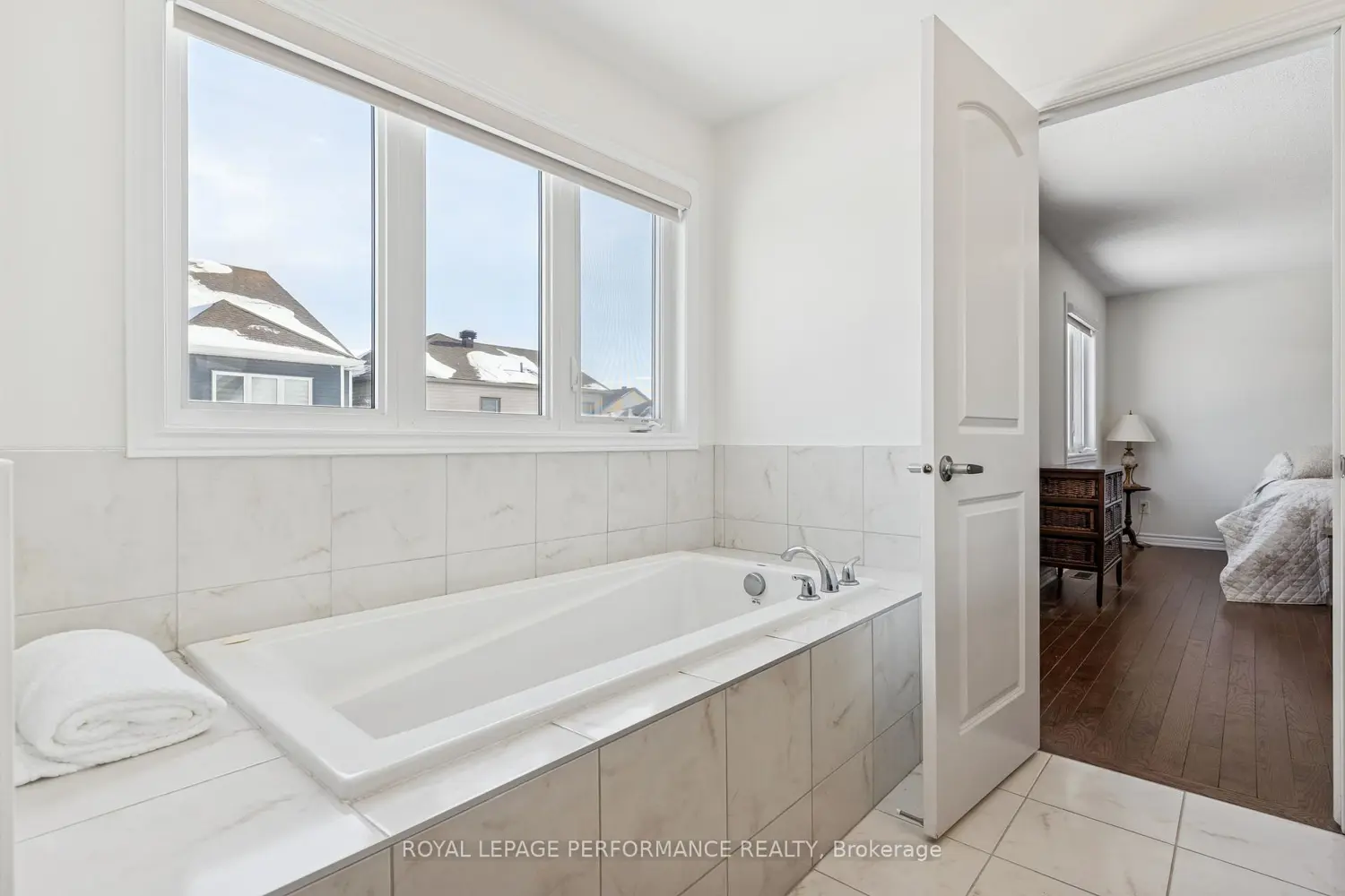 Additional image 14 of 845 Snap Hook Crescent