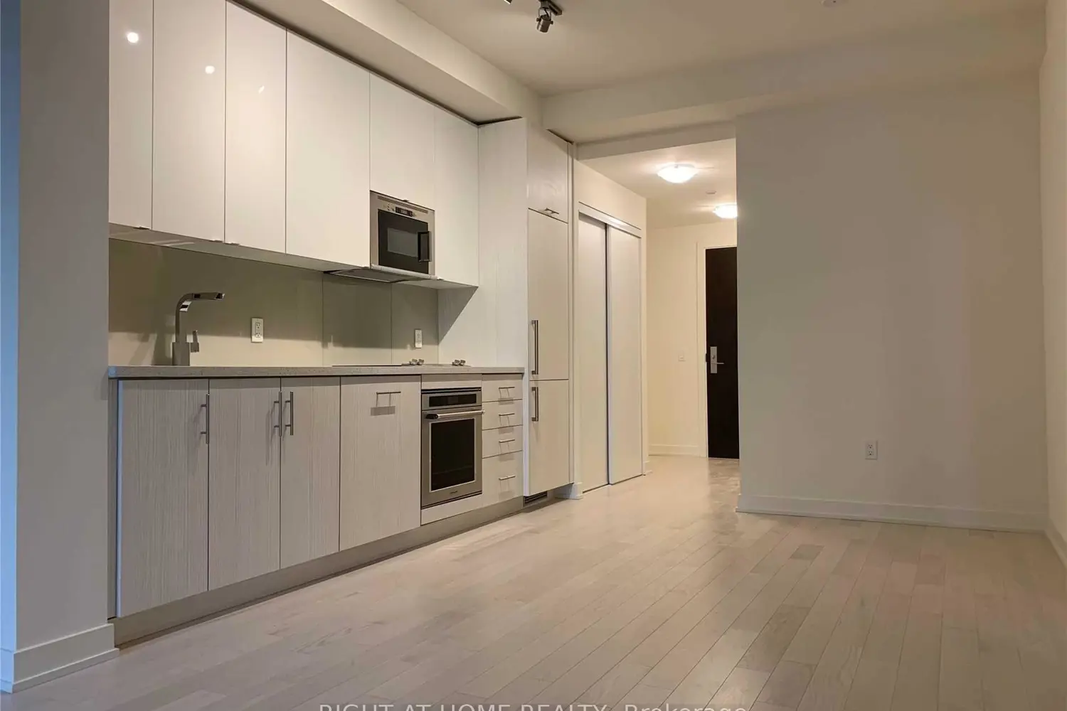 Additional image 3 of 330 Richmond Street 1501