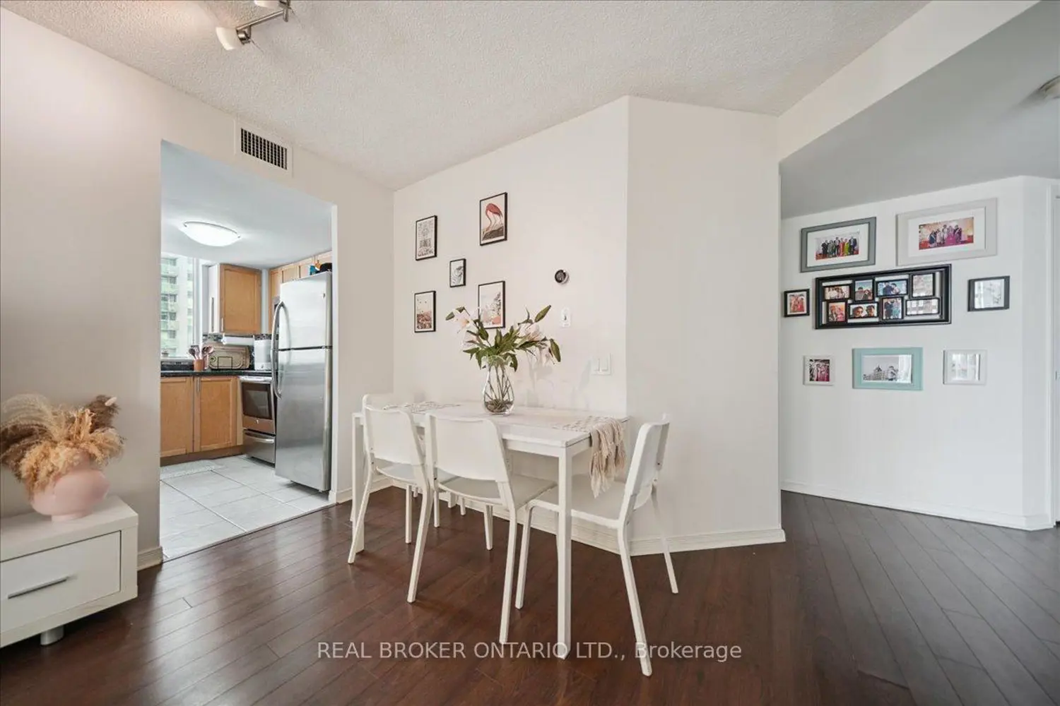 Additional image 8 of 28 Harrison Garden Boulevard 808