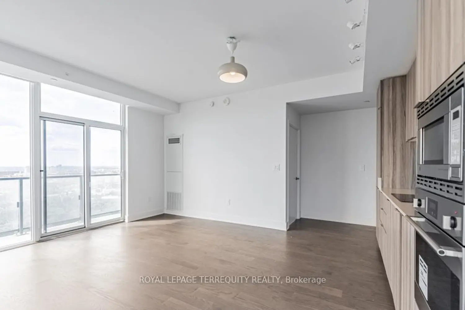 Additional image 7 of 955 Bay Street 3106
