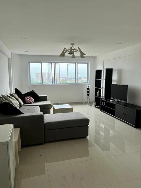 212 Jurong East Street 21