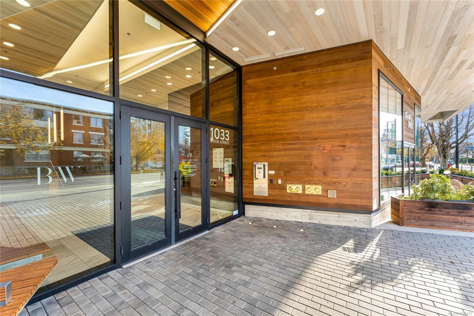 Additional image 2 of 405-1033 Cook Street, Victoria, BC, V8V 0E1