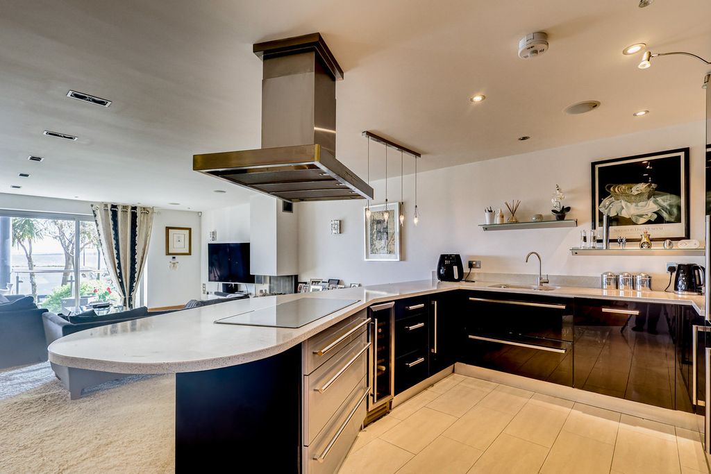Additional image 6 of 2 bed flat for saleChalkwell Esplanade, Chalkwell SS0
