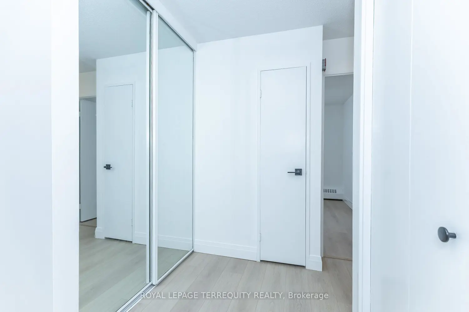 Additional image 9 of 30 Sunrise Avenue 202