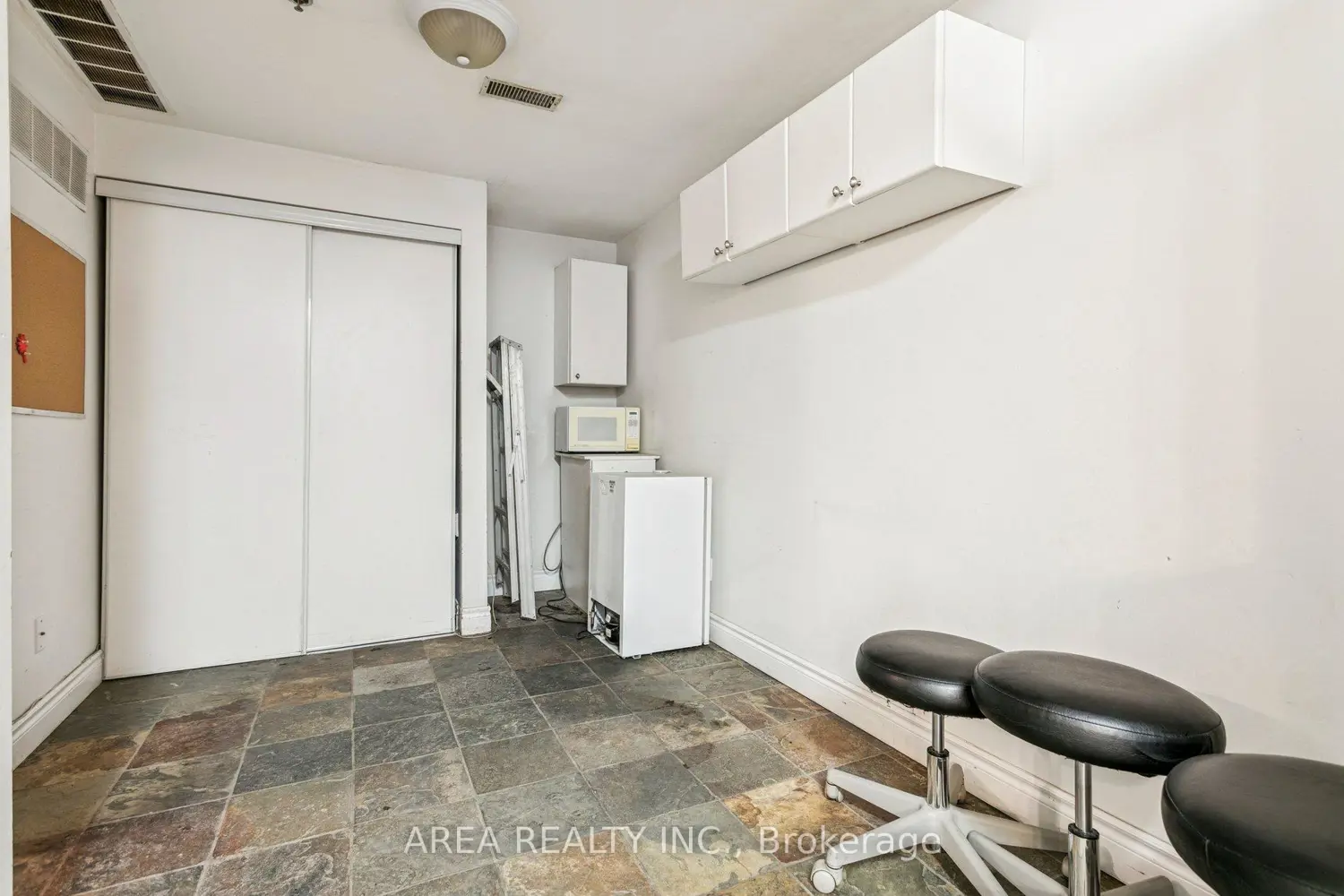 Additional image 10 of 99 Mccaul Street 99