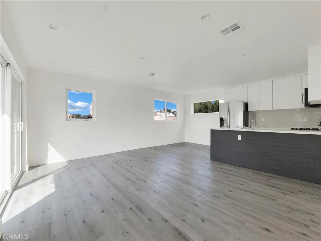 Additional image 4 of 150 S Madison Ave, Los Angeles, CA 90004