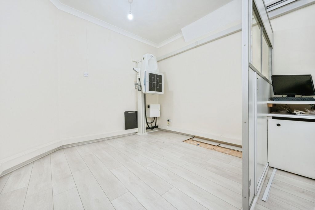 Additional image 18 of Studio for saleMidland Road, Bedford, Bedfordshire MK40