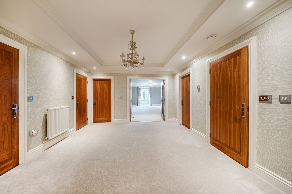 Additional image 3 of 2 bed flat for saleWarwick Road, Solihull, West Midlands B91