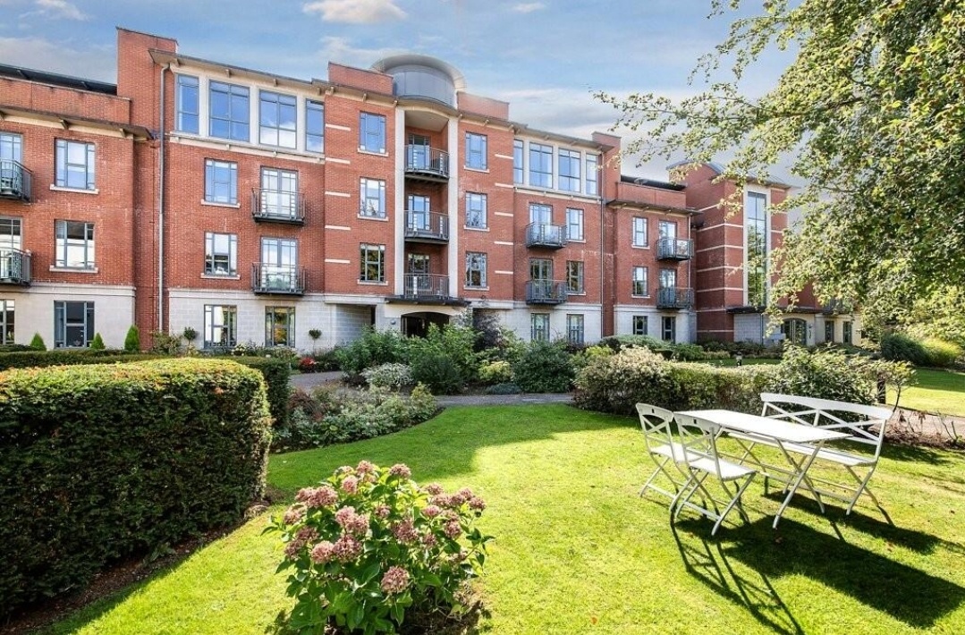 3 Bed Flat, St. James Place, B15, N1 7GU