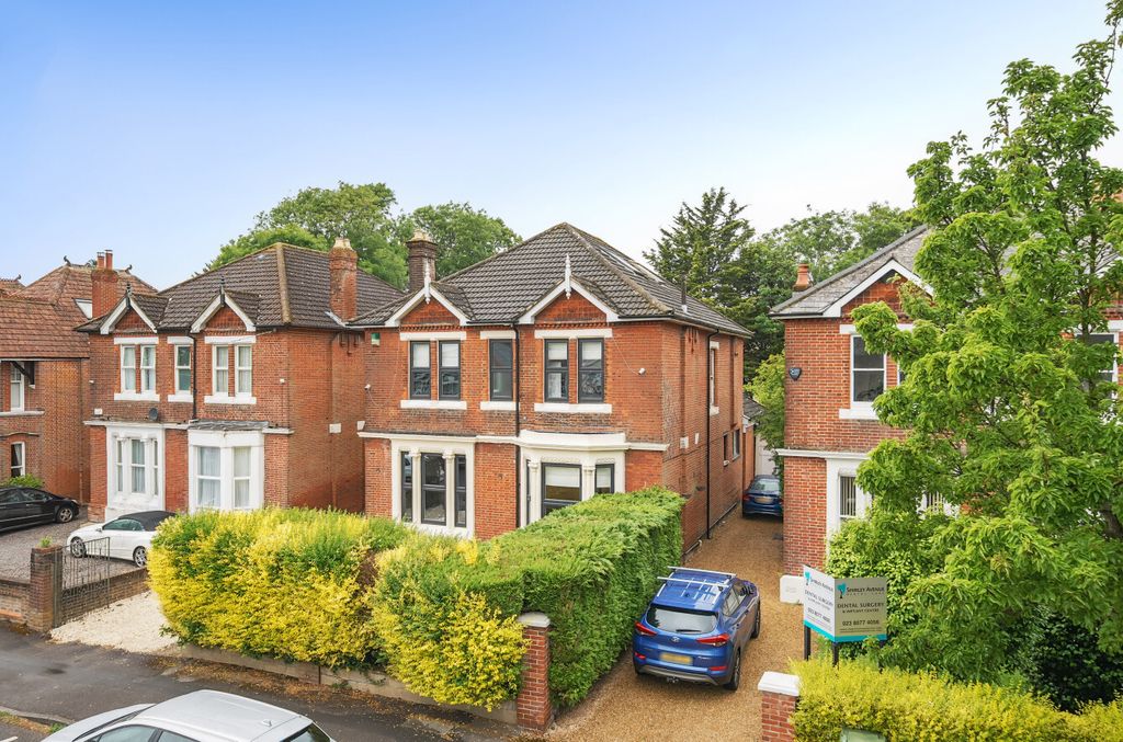 5 bed detached house for saleShirley Avenue, Upper Shirley, Southampton, Hampshire SO15