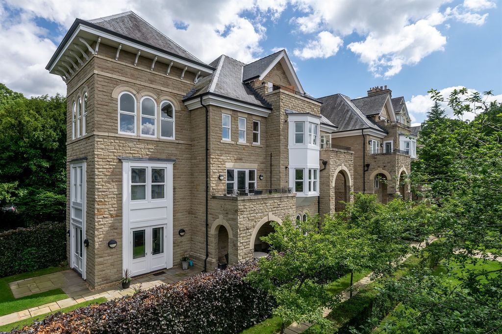 3 bed flat for saleKingburys House, St. Hilarys Park, Alderley Edge SK9