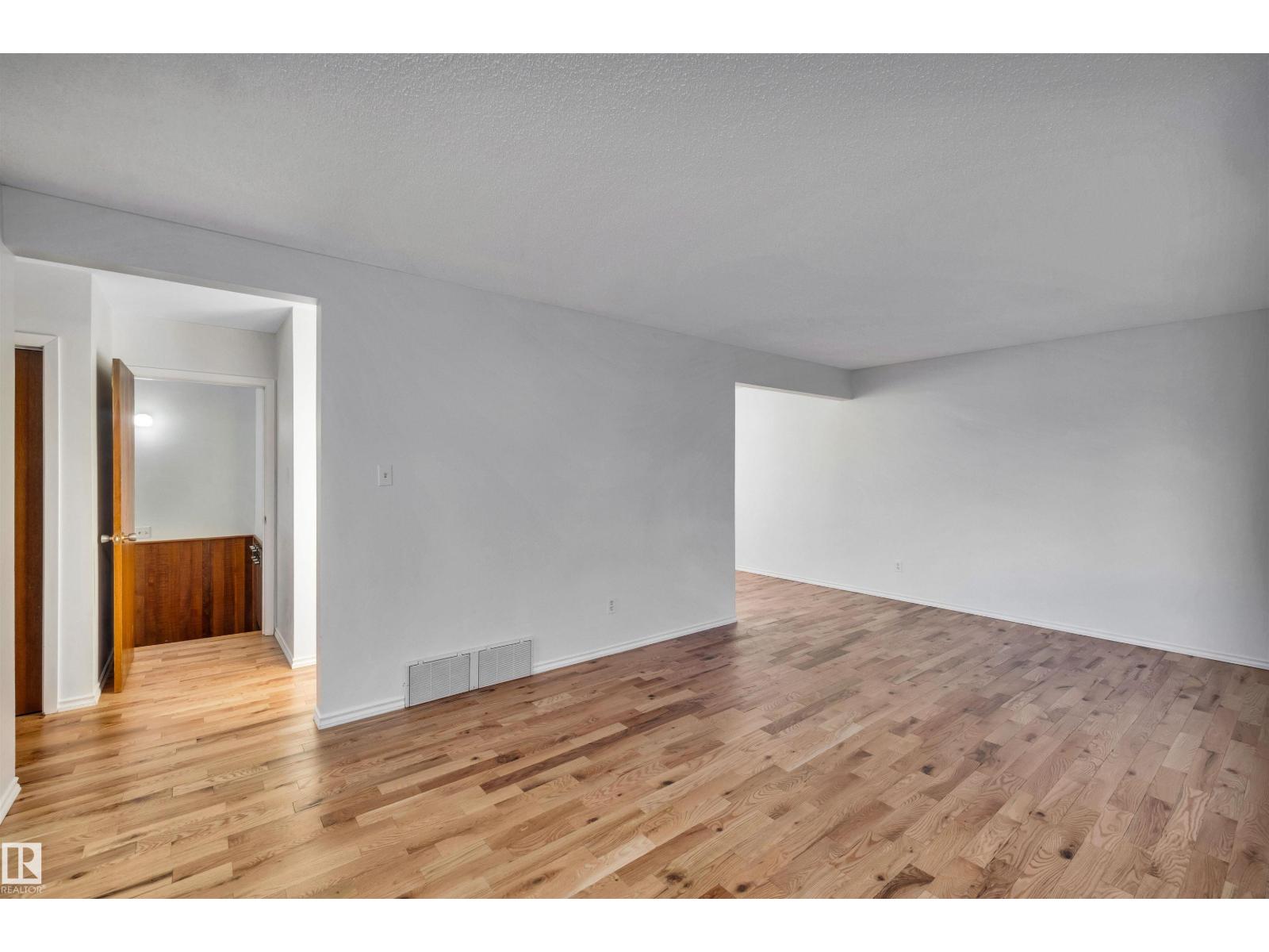 Additional image 6 of 11231 41 Avenue NW, Edmonton, AB, T6J0T6