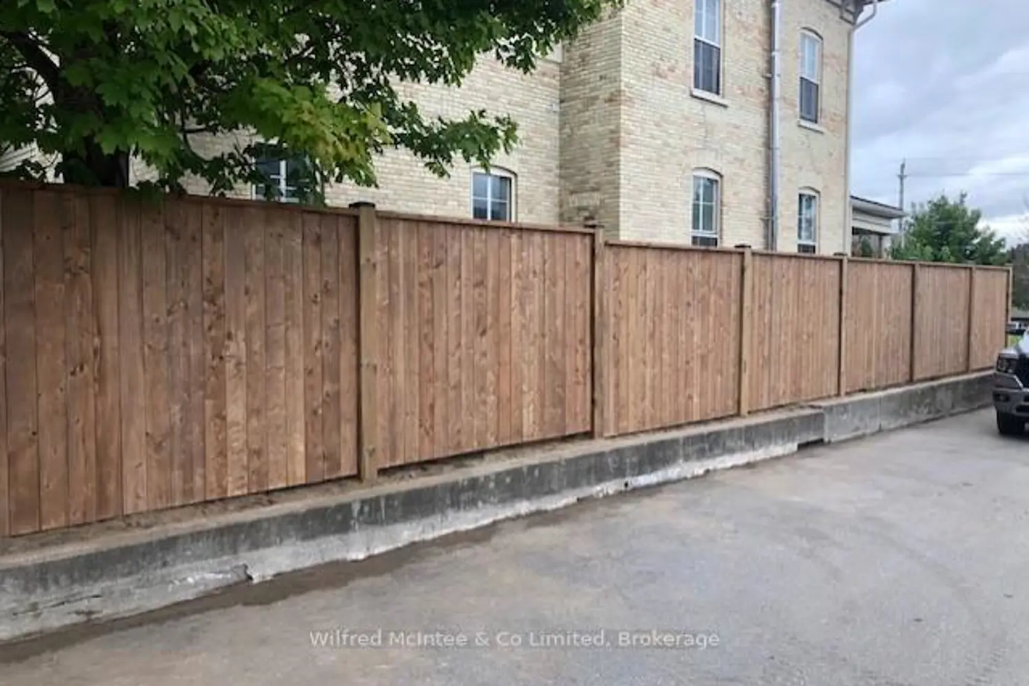 Additional image 17 of 433 Broadway Street