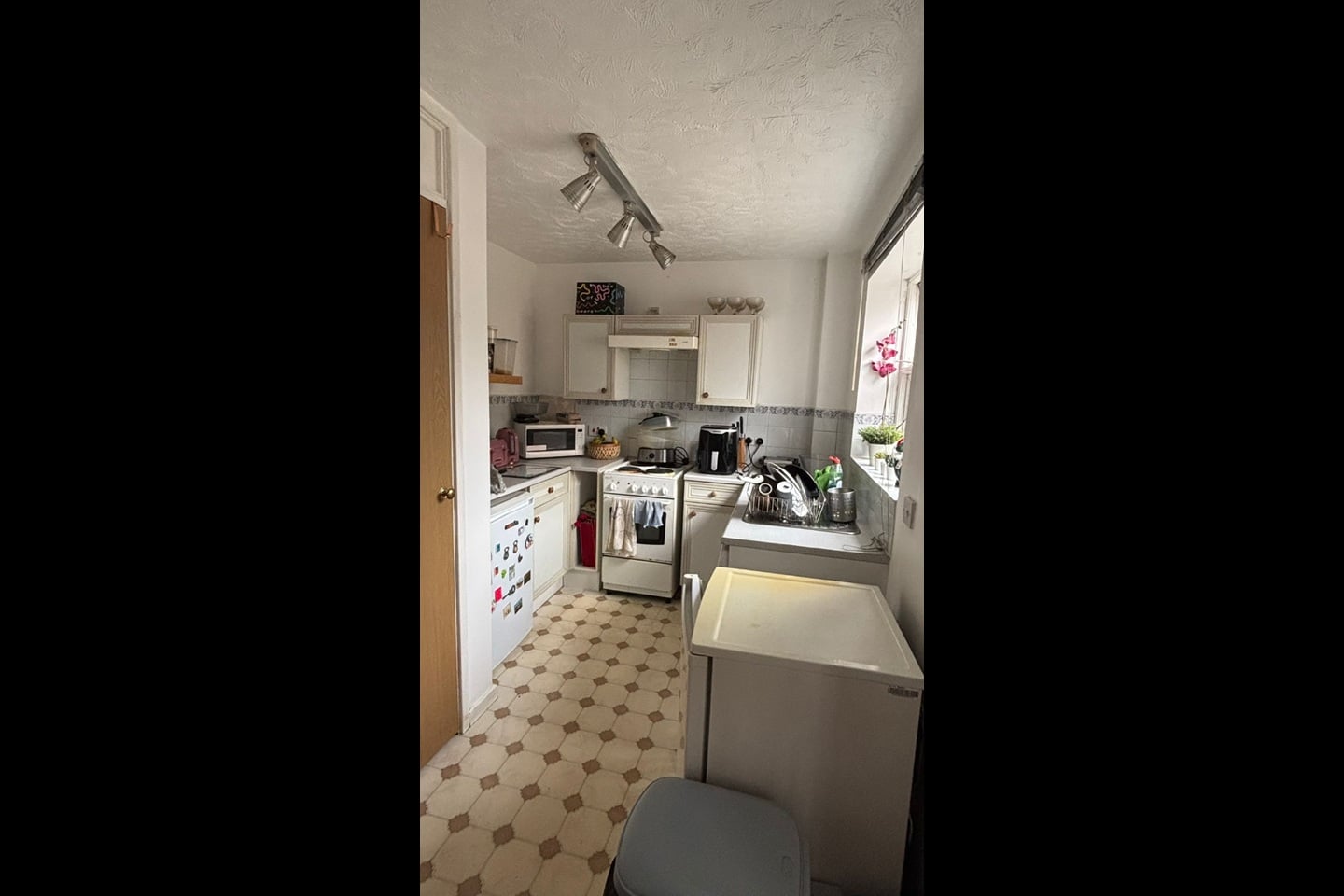 Additional image 11 of Studio Flat, Toulouse Court, SE16, N1 7GU