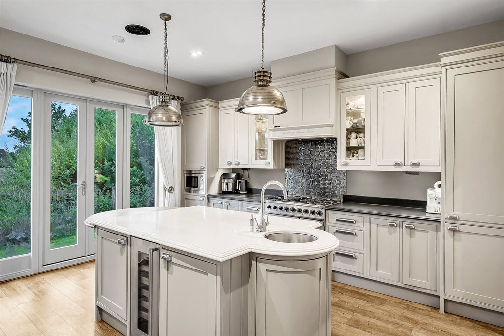 Additional image 31 of 9 bed detached house for saleStubbs Hill, Binfield, Bracknell, Berkshire RG42