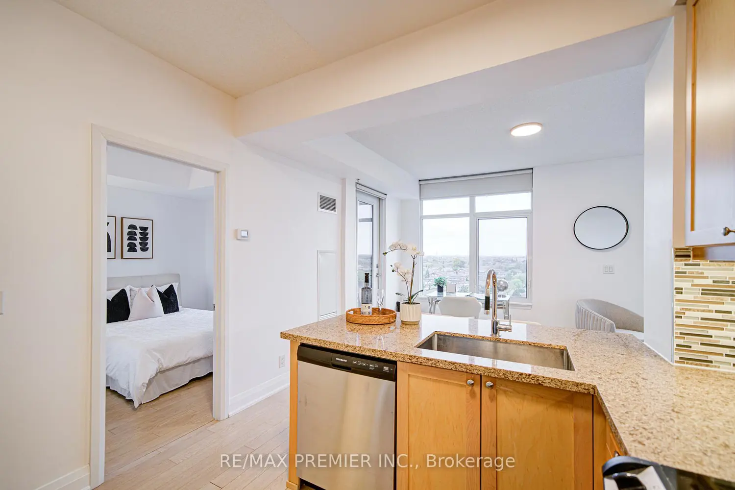 Additional image 3 of 12 Woodstream Boulevard 919