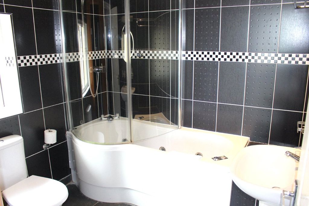 Additional image 8 of 1 bed flat for saleApt 6 Pendine Manor, Pendine, Carmarthen SA33