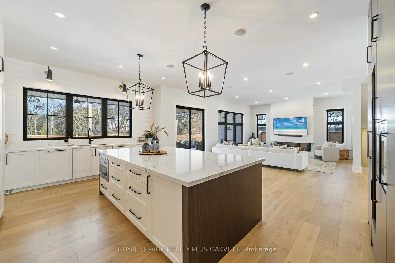 2057 Salvator Boulevard photo 4