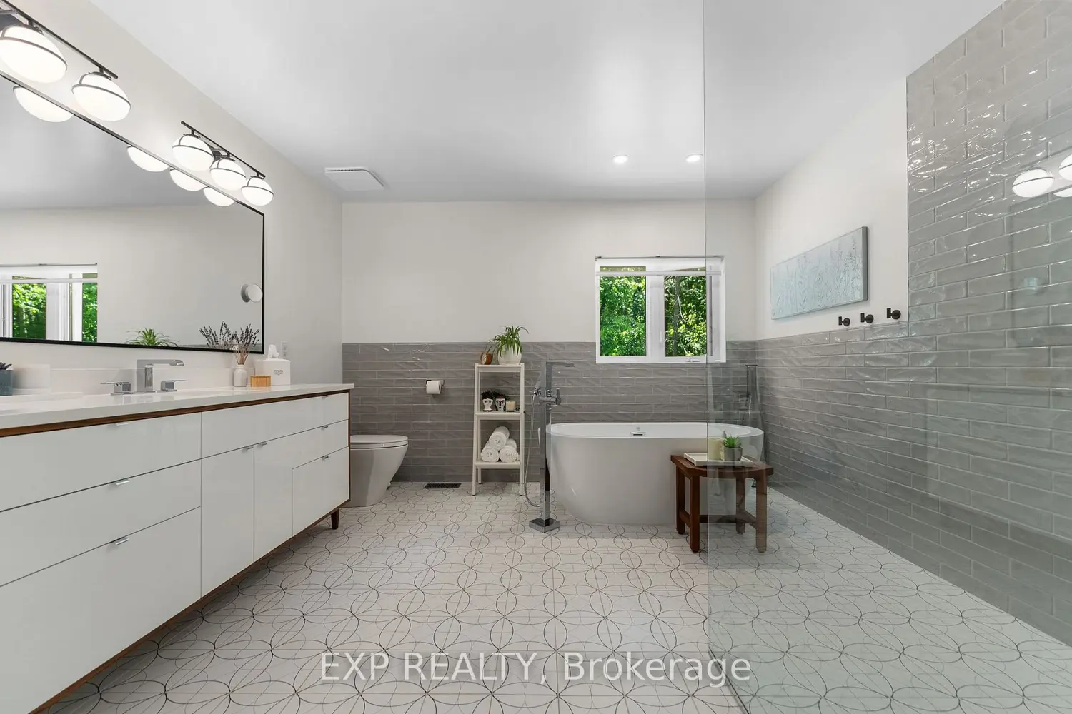 Additional image 12 of 5759 Queenscourt Crescent