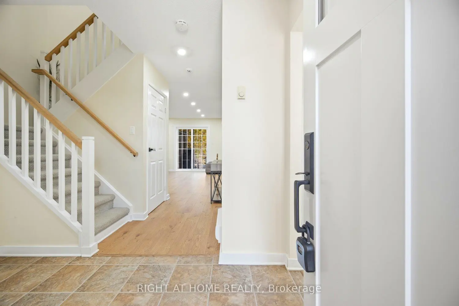 405 Maplegrove Avenue photo 3