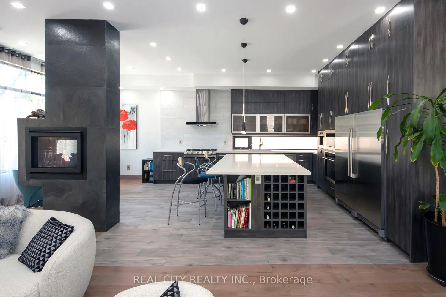 662 Byngmount Avenue