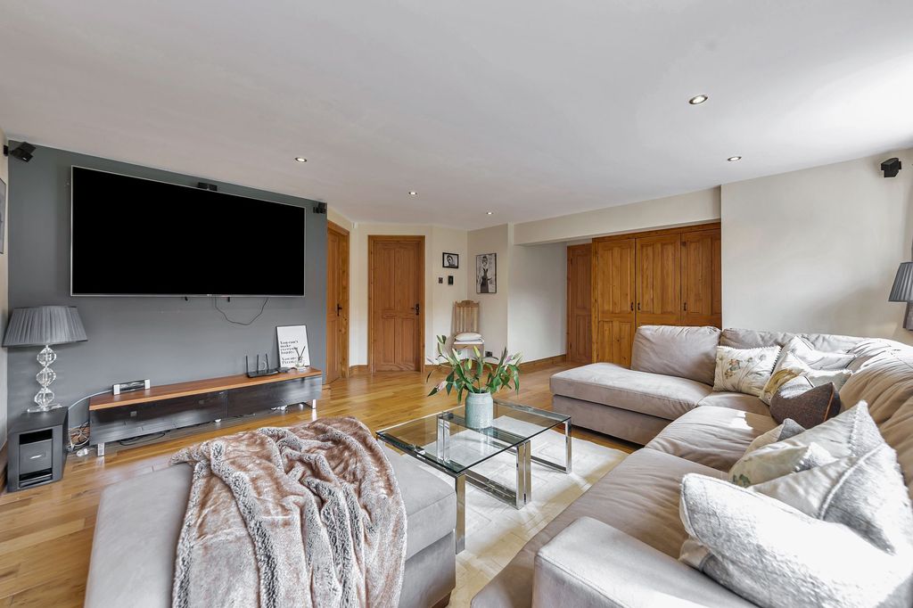 Additional image 9 of 5 bed detached house for saleSaleway, Worcestershire WR9