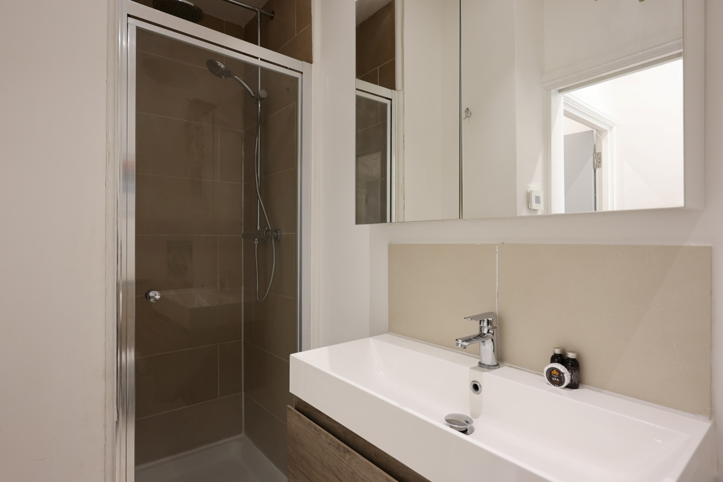 Additional image 9 of 1 Bed Flat, Broadway Market, E8, N1 7GU