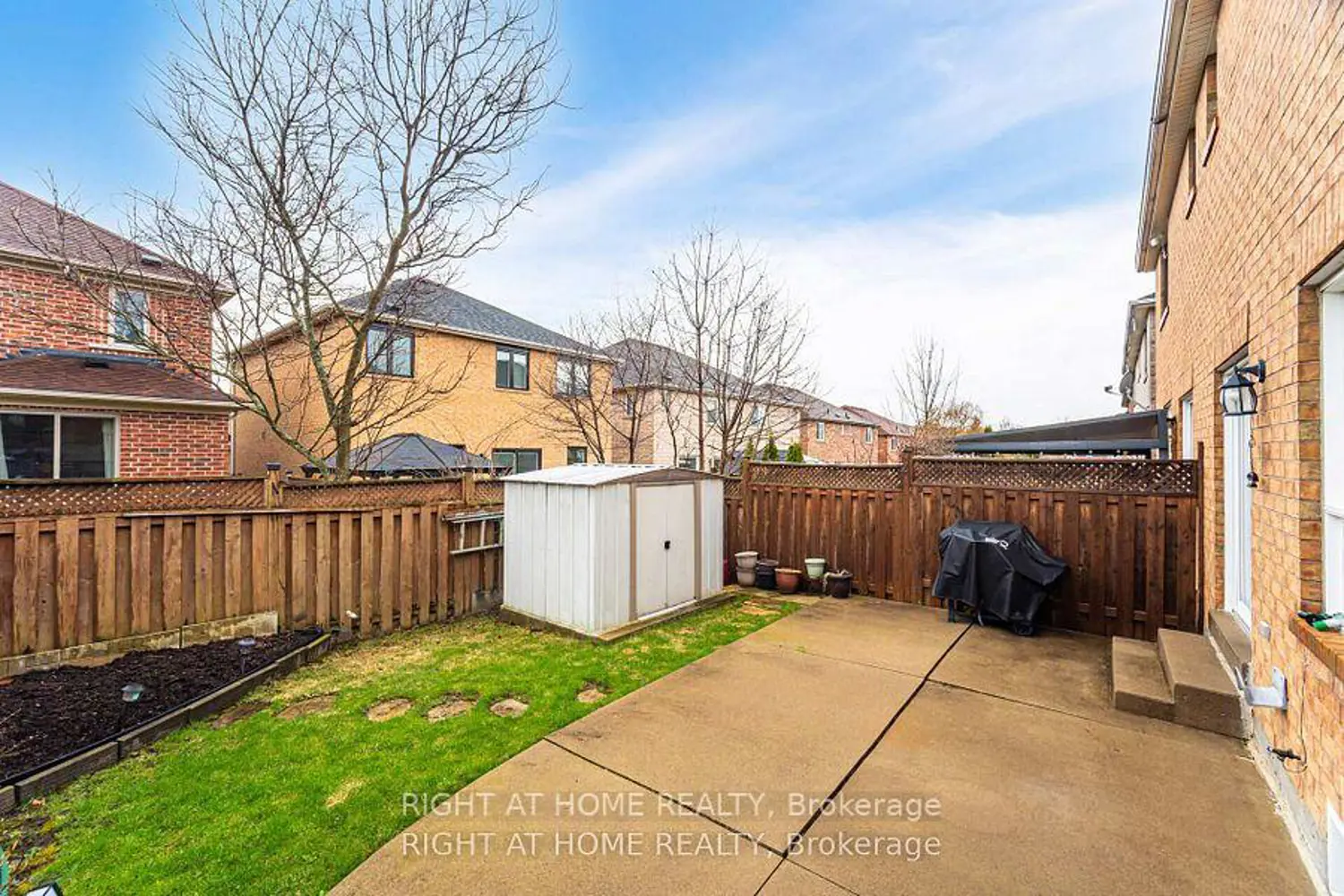 Additional image 18 of 910 Oaktree Crescent