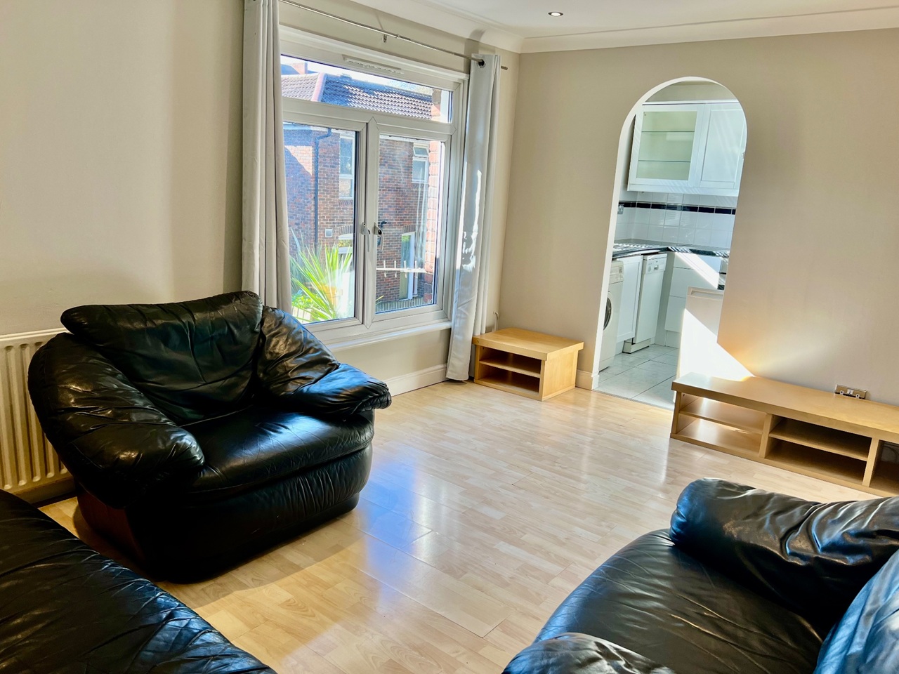 1 Bed Maisonette, Heath Road, SW8, N1 7GU
