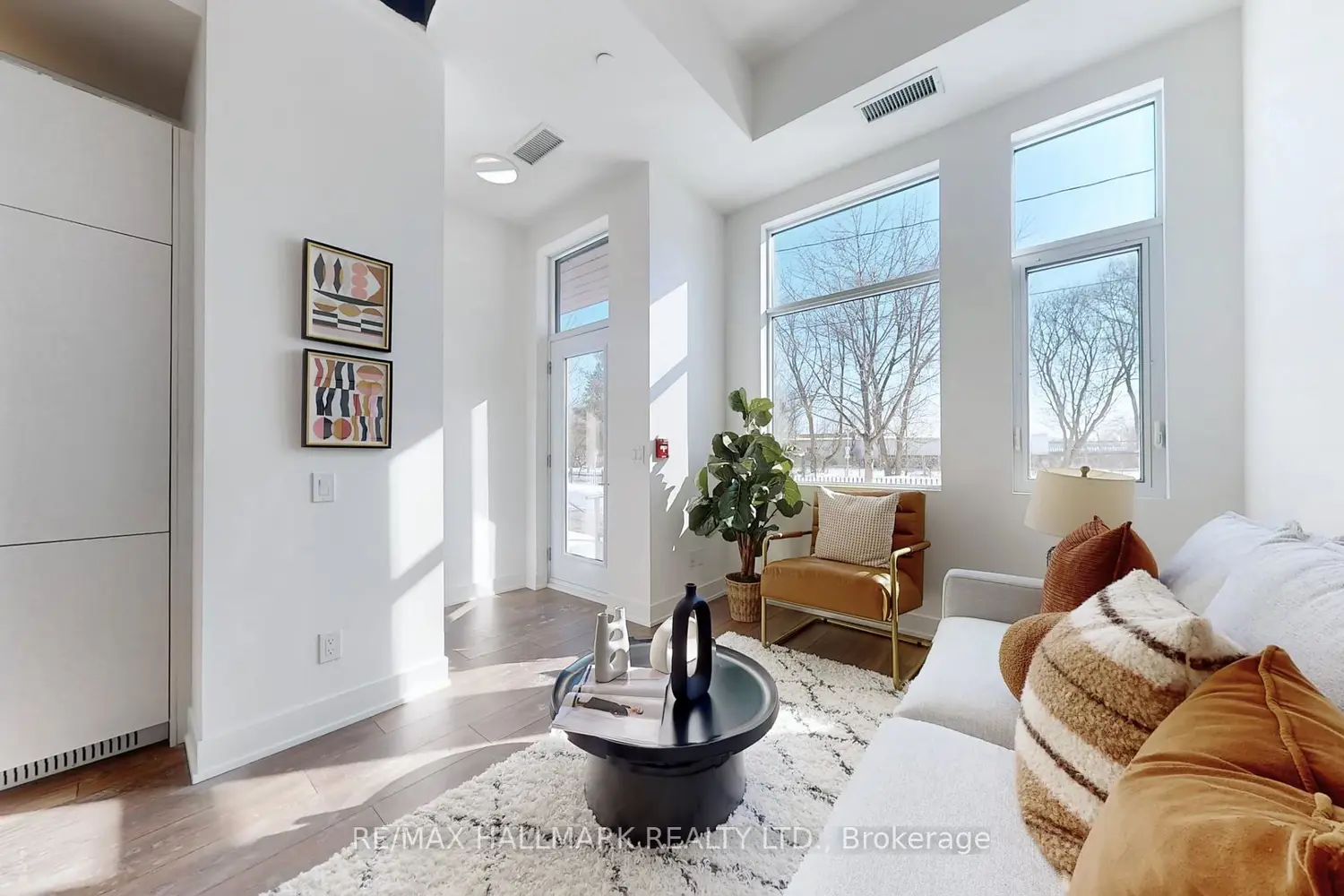 1285 Queen Street 102