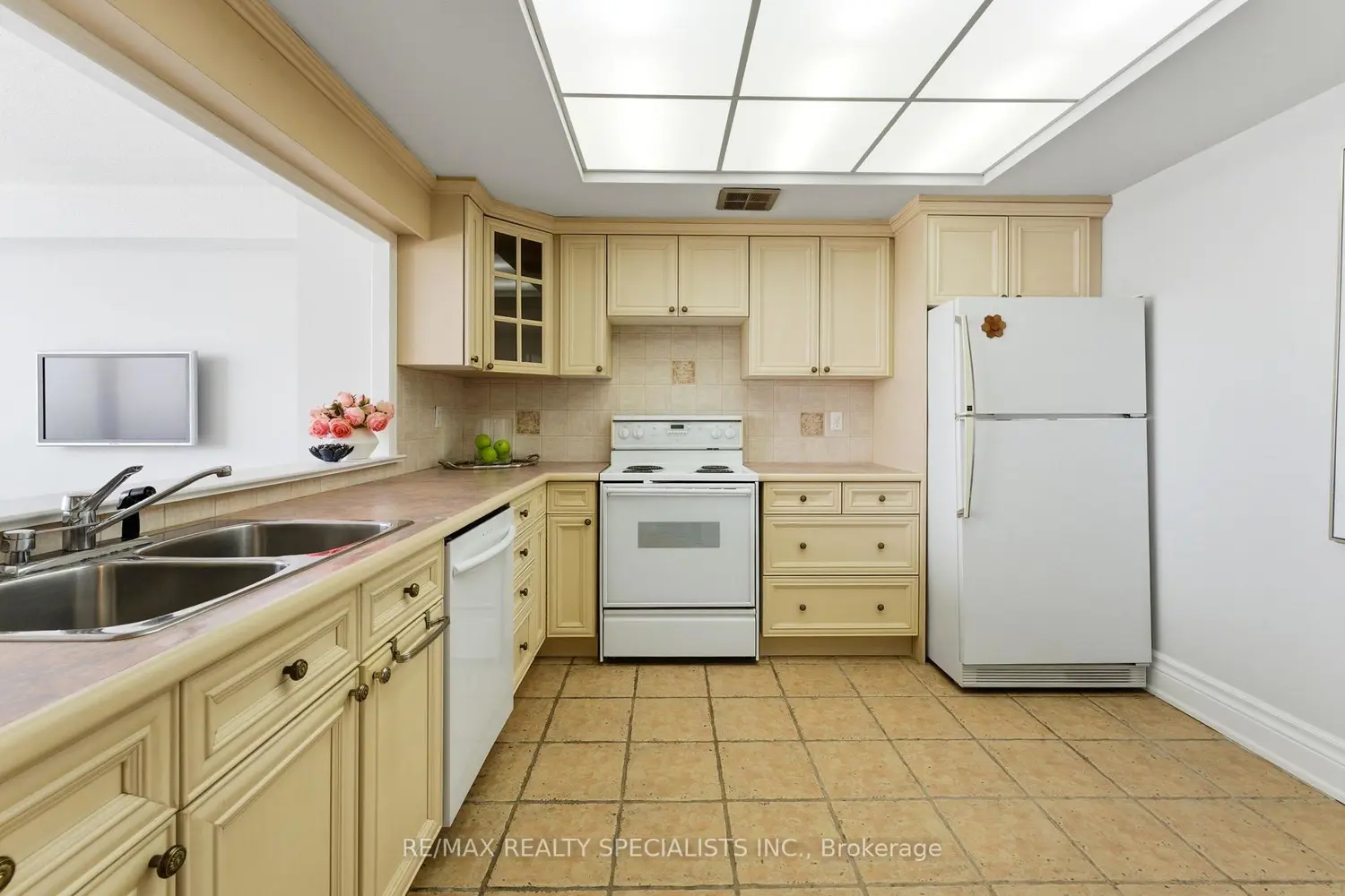 Additional image 8 of 65 Skymark Drive 2001