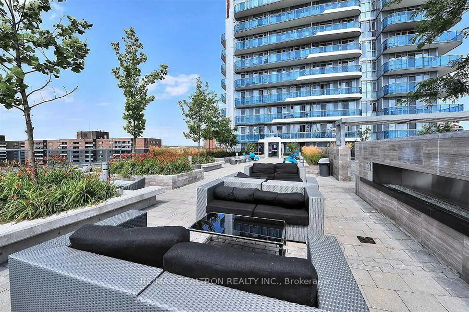 9471 Yonge Street 1621