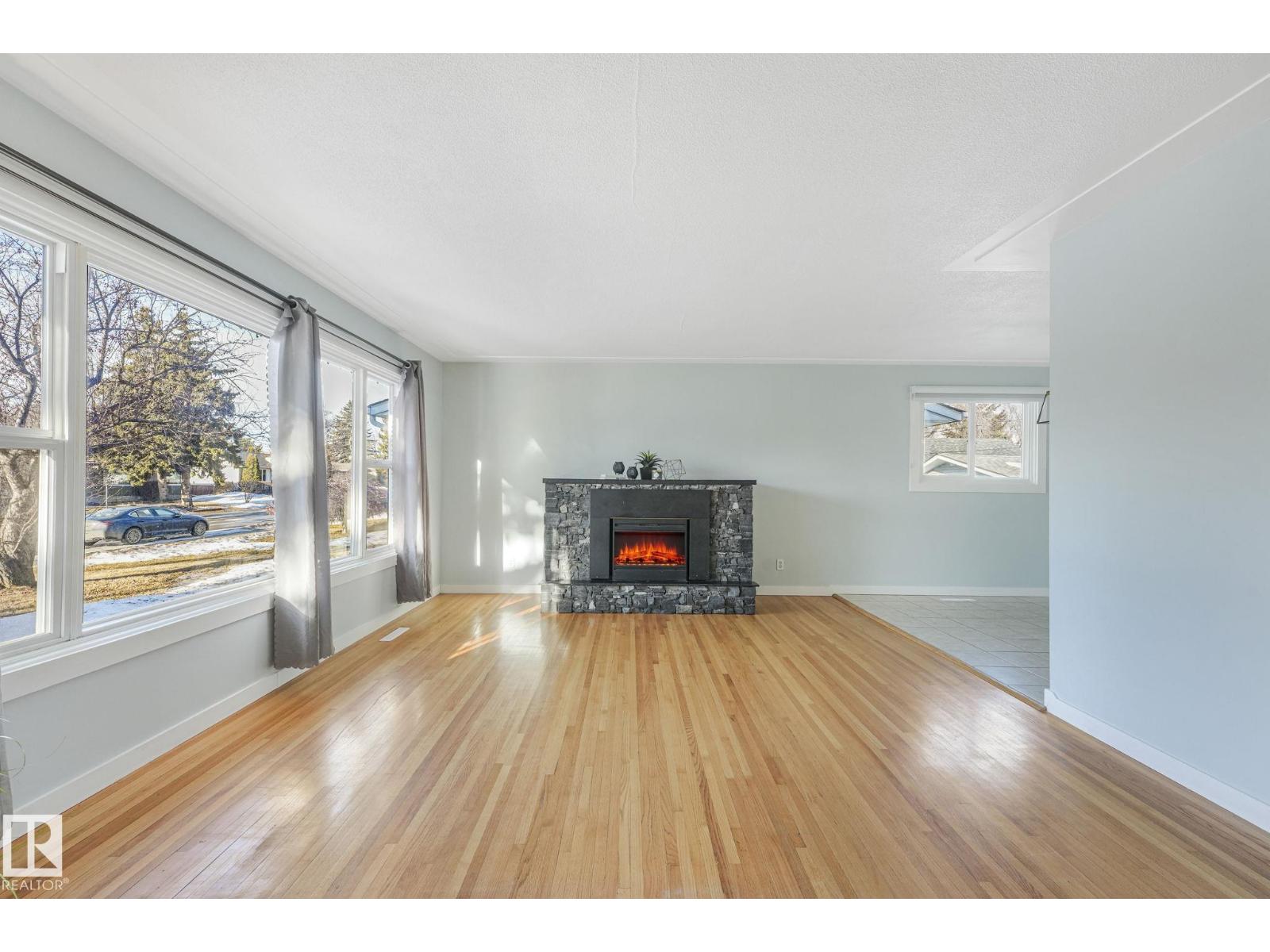 Additional image 5 of 15704 91 Avenue NW, Edmonton, AB, T5R5A1