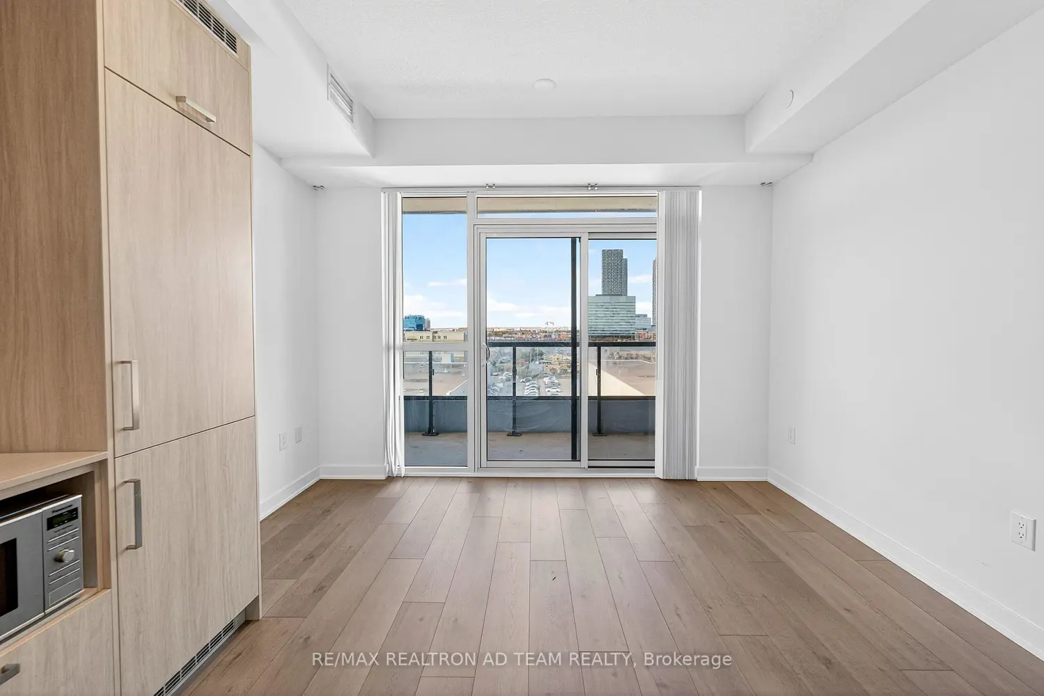 Additional image 8 of 10 Honeycrisp Crescent 717